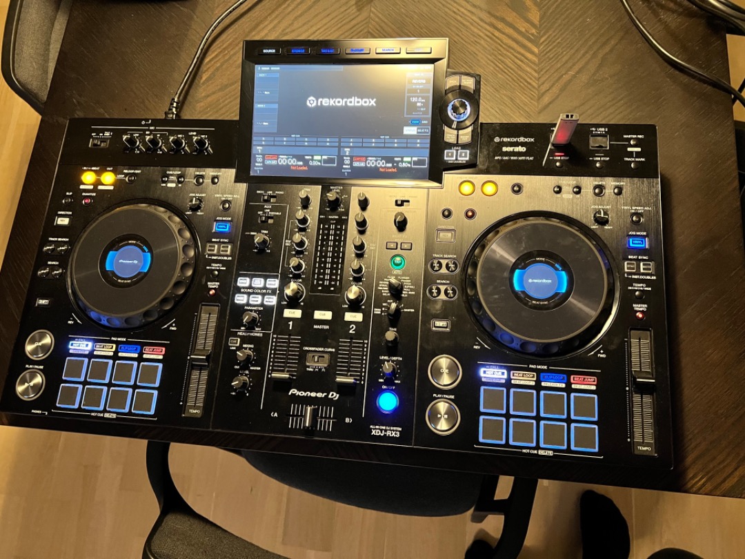 Miksebord pioneer xdj-rx3 med flightcase 