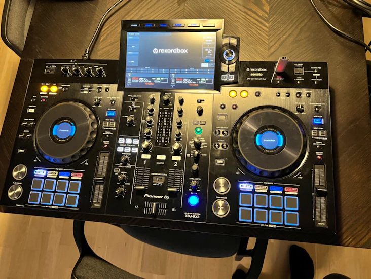 Miksebord pioneer xdj-rx3 med flightcase