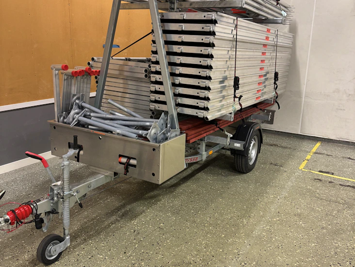 Byggställning på ställningstrailer 120kvm