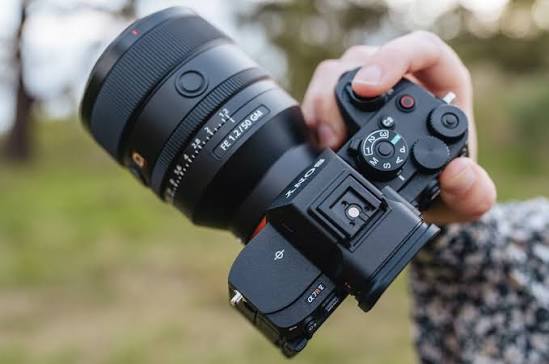 Sony a7r v / a7rv full-frame mirrorless camera — 61mp sony e-mount