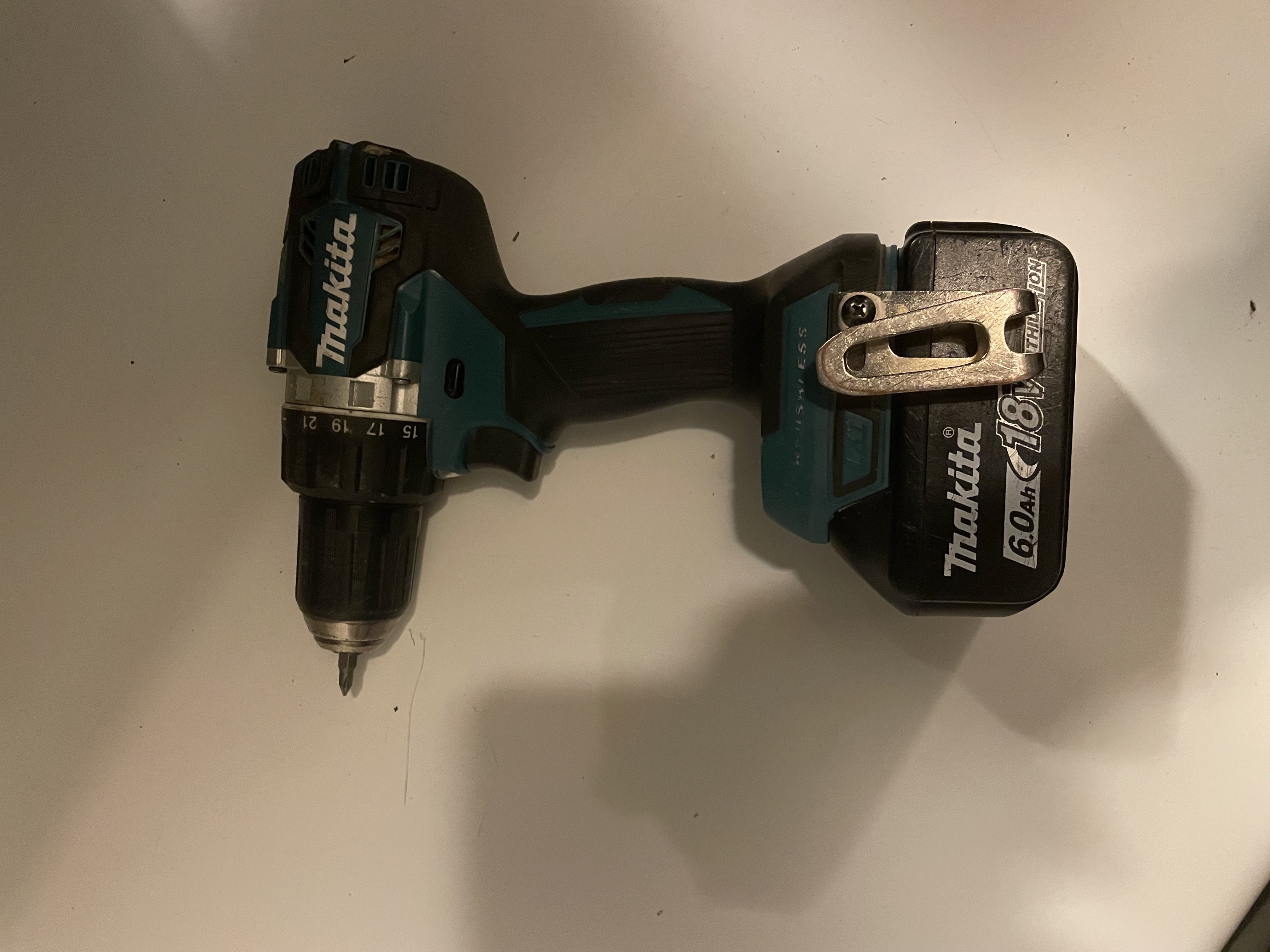 Makita 18w skrumaskin