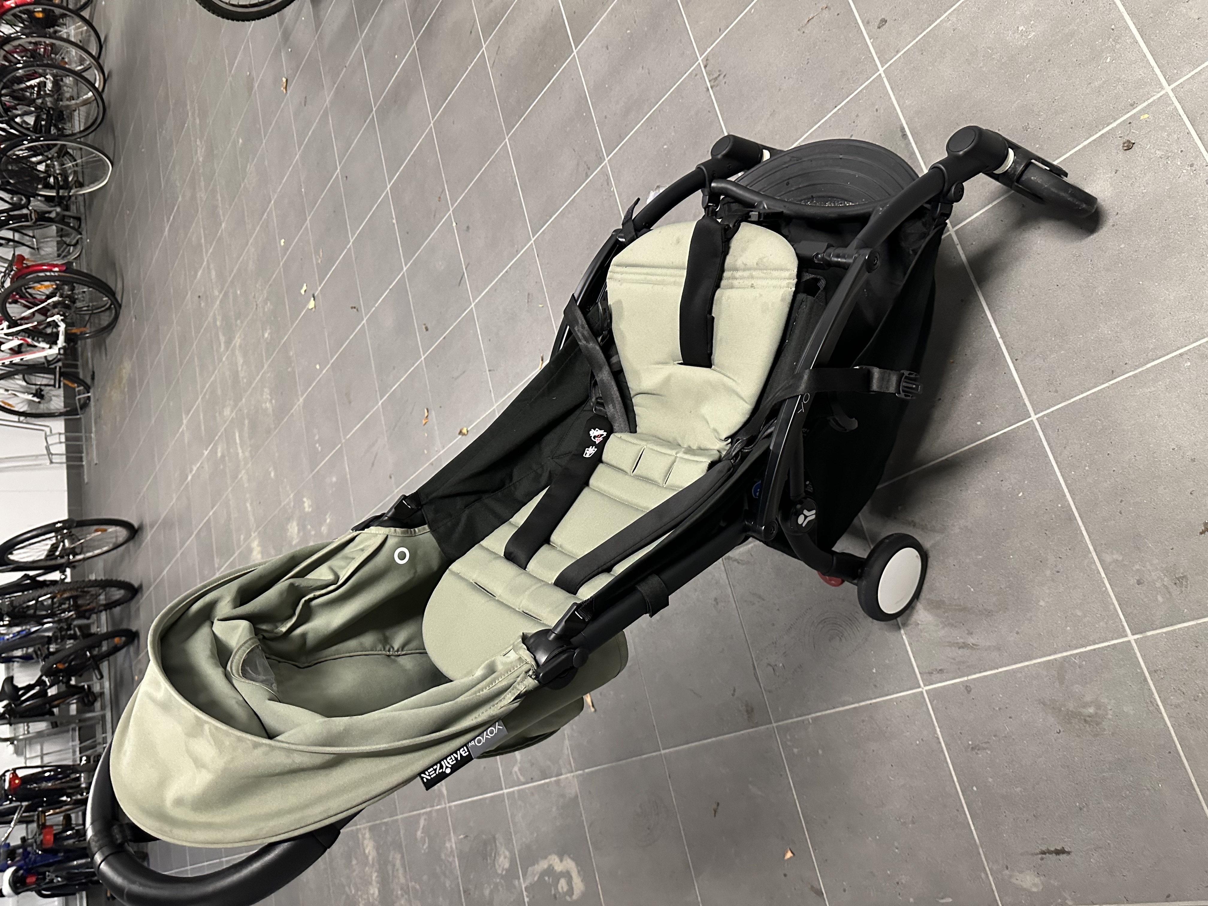 Modern barnvagn troolly