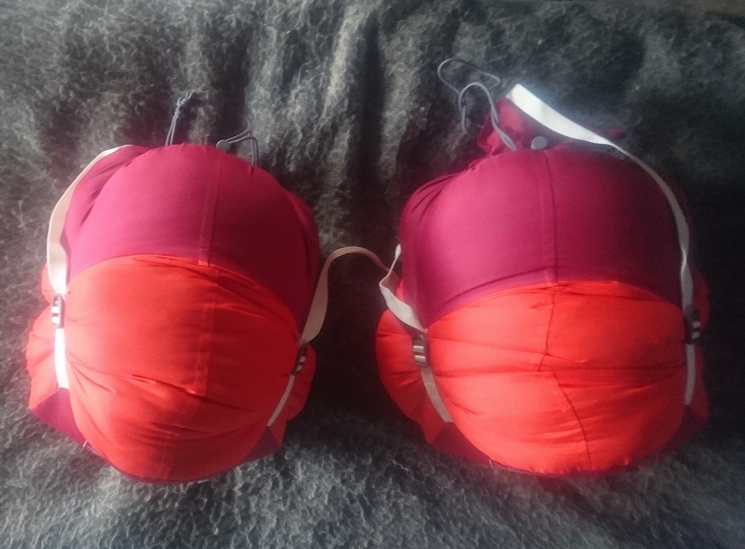 2 st vaude vandringssovsäckar