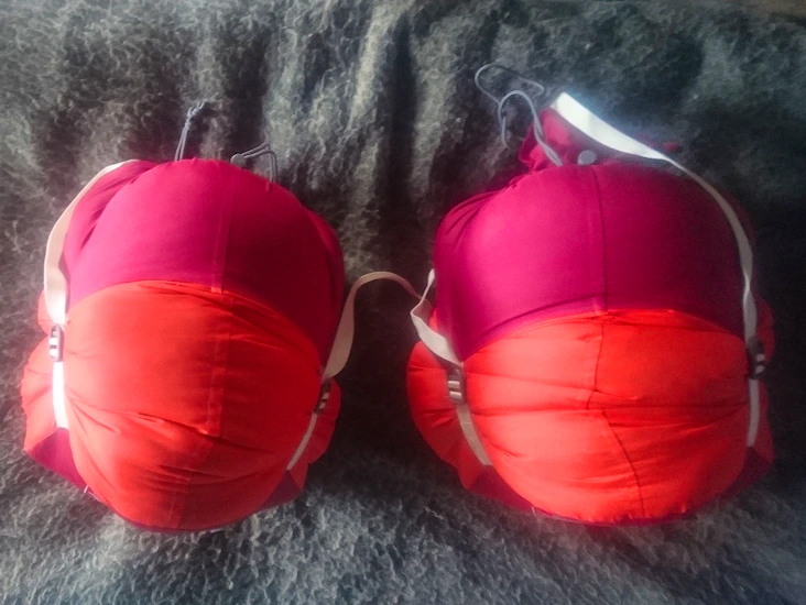 2 st vaude vandringssovsäckar