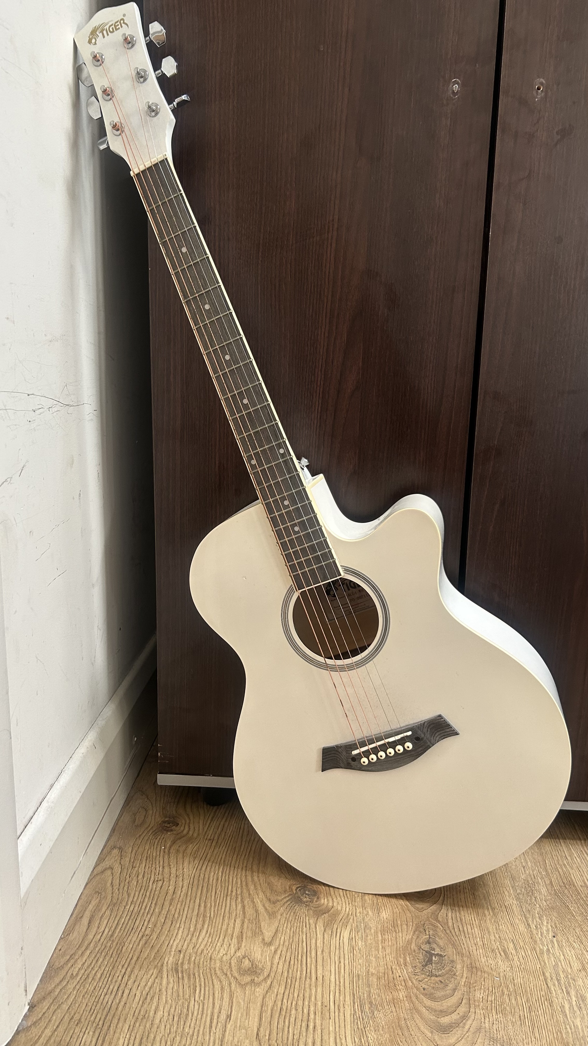 Tiger electro acoustic white guitar