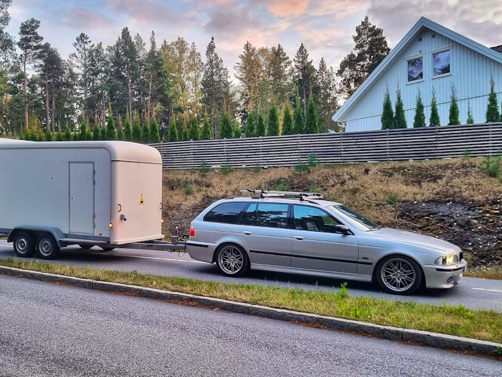 Skåpsläp 11m3 med 1000kg lastkapacitet