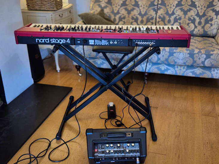 Nord stage 4 88 key digital piano + chair + stand + monitor (boss cube-st2 cube street ii)
