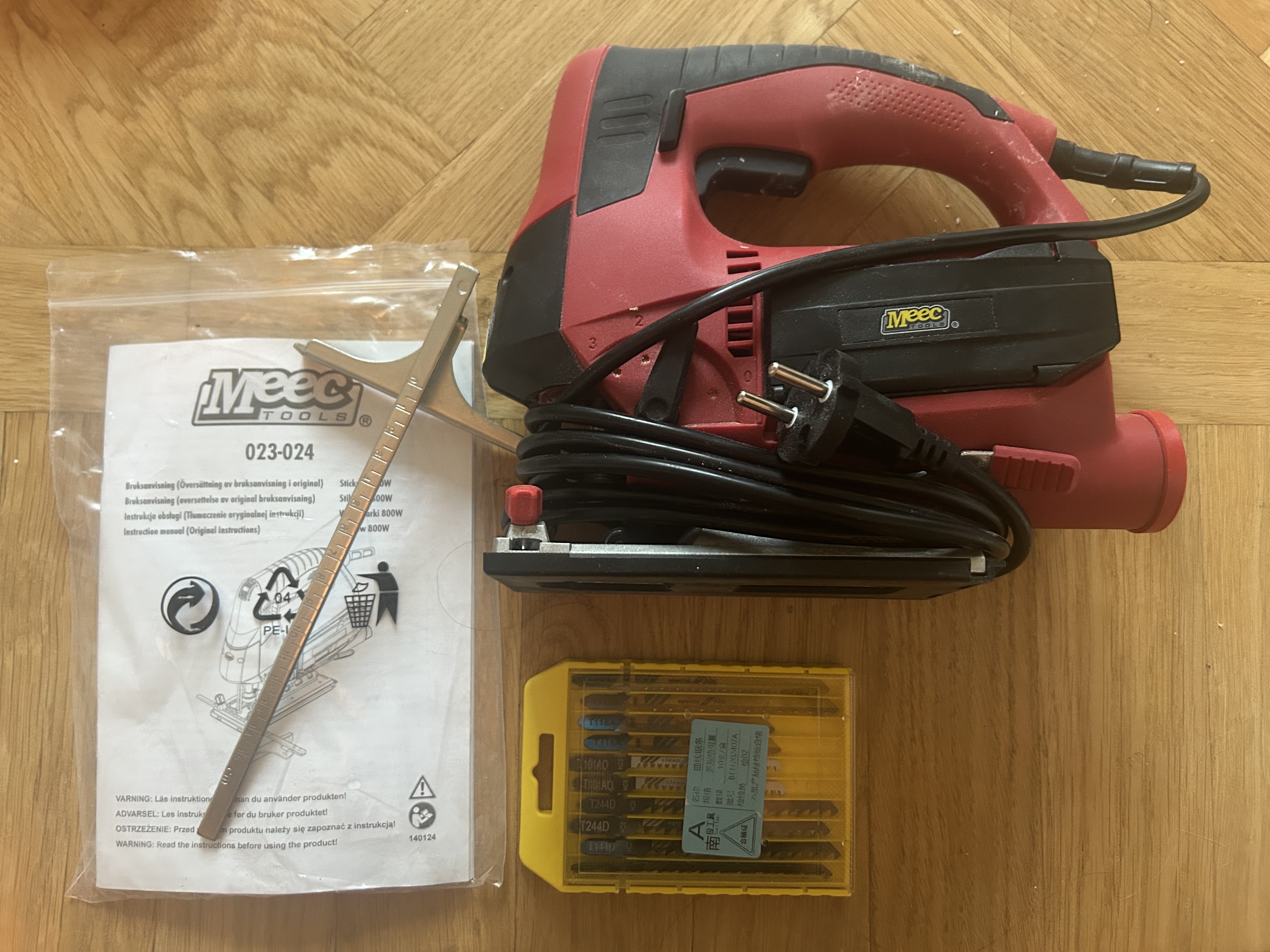 Sticksåg meec 800w, k818/24 och sågblad för trä, metall och aluminium