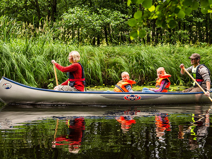Rymlig och stabil kanot