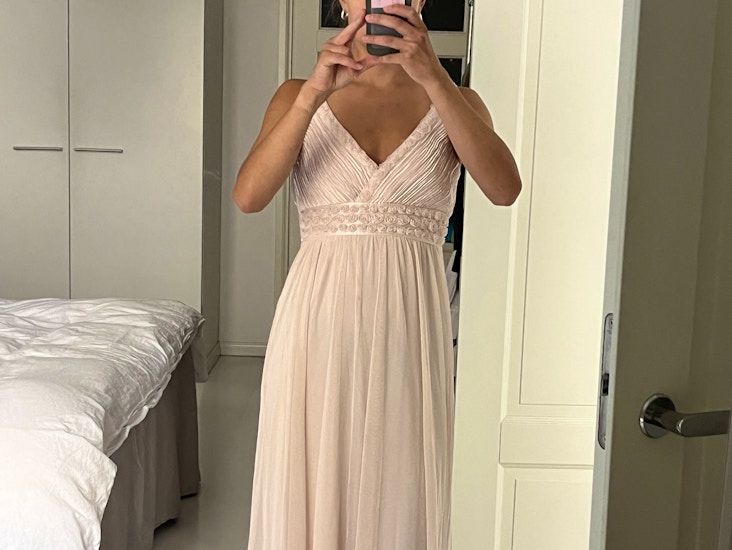 Vaalea pitkä juhlamekko/ iltapuku