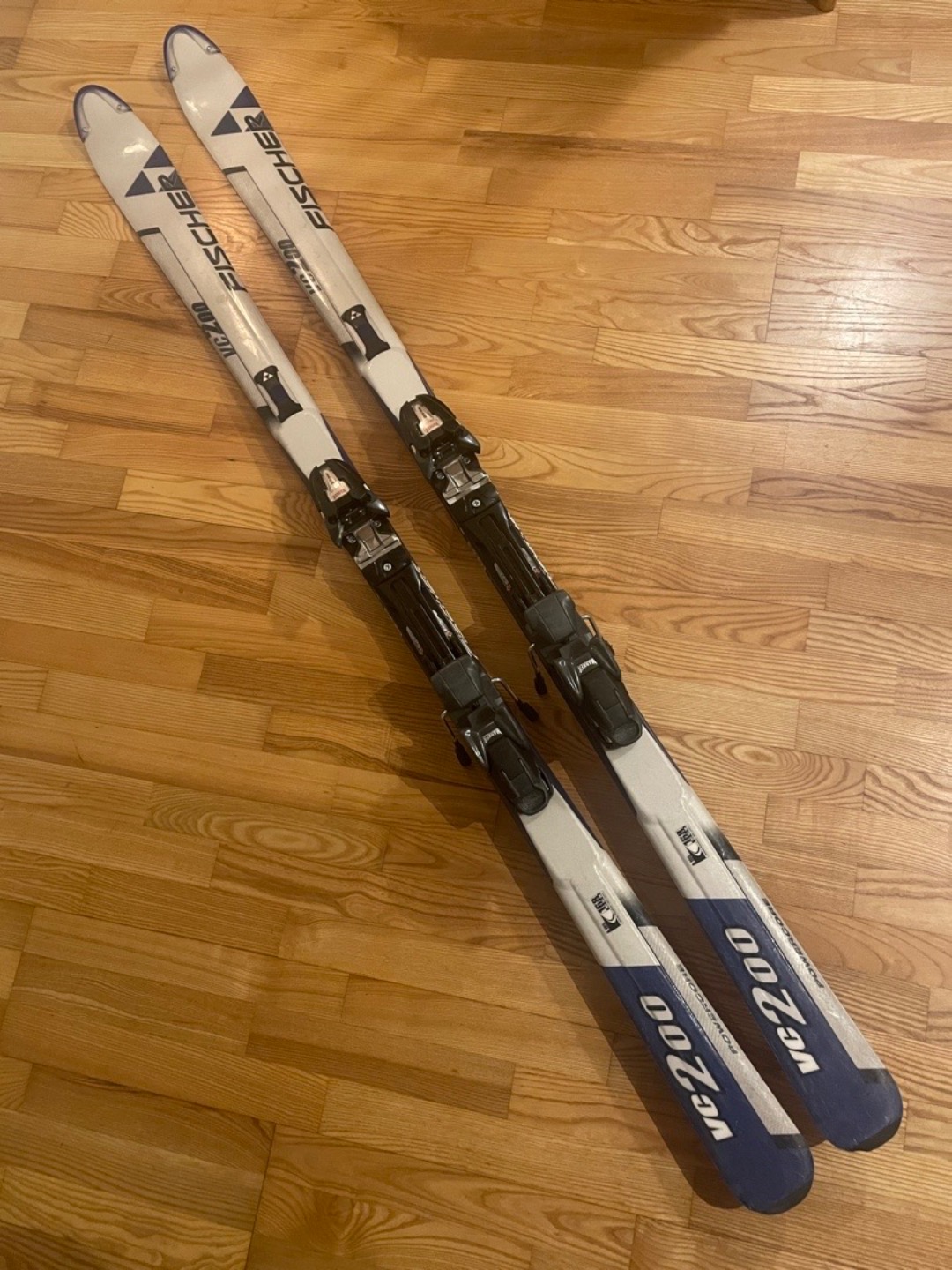 Skidor 168cm fischer