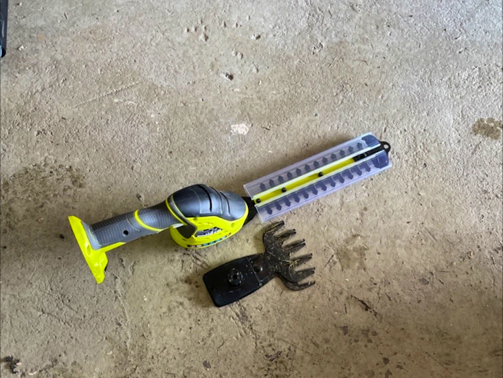 Liten hekksaks/busktrimmee