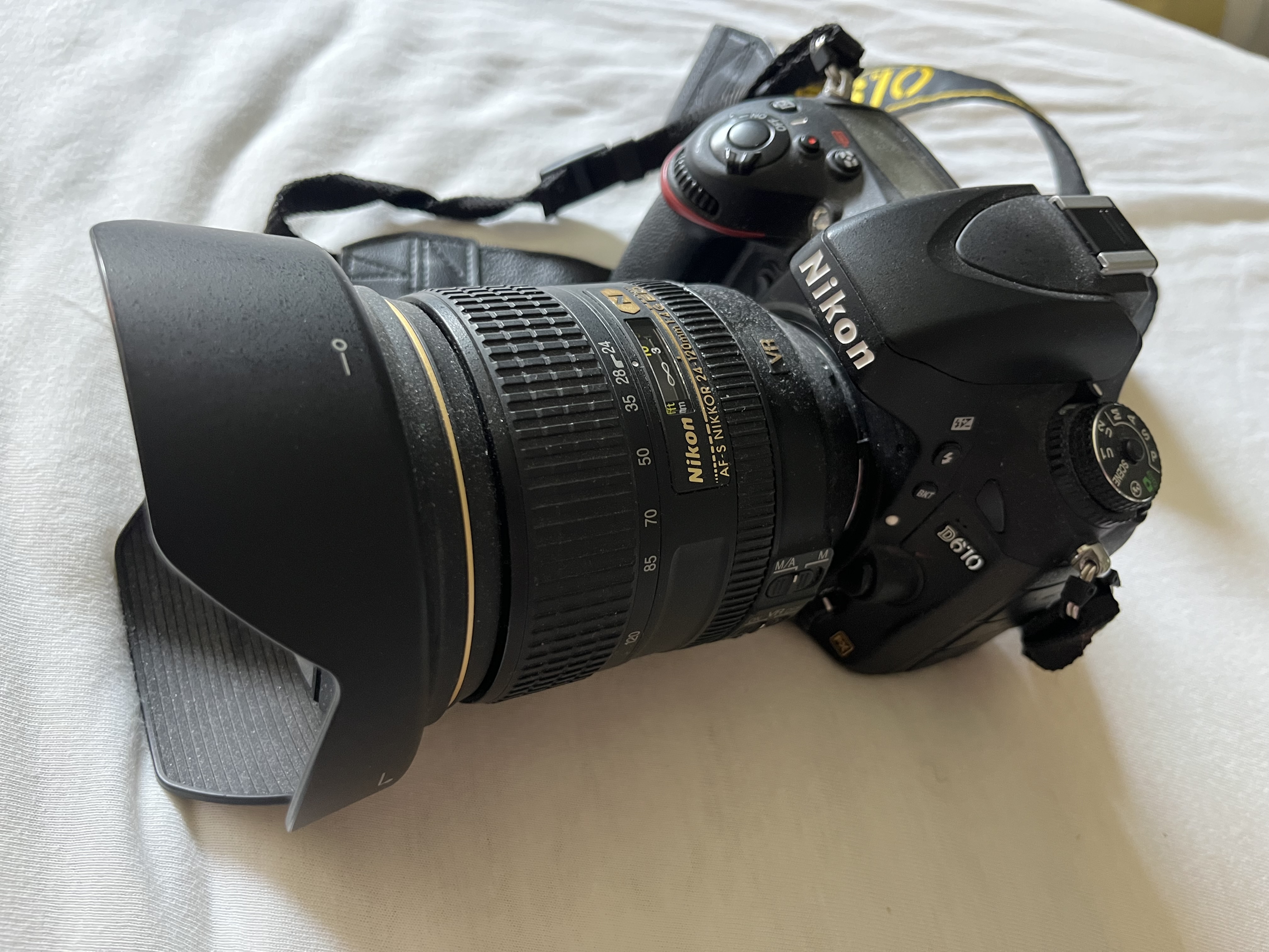 Nikon d610 med original nikon zoomlinse 24 - 120 mm (af-s nikkor 24 - 120mm 1:4)