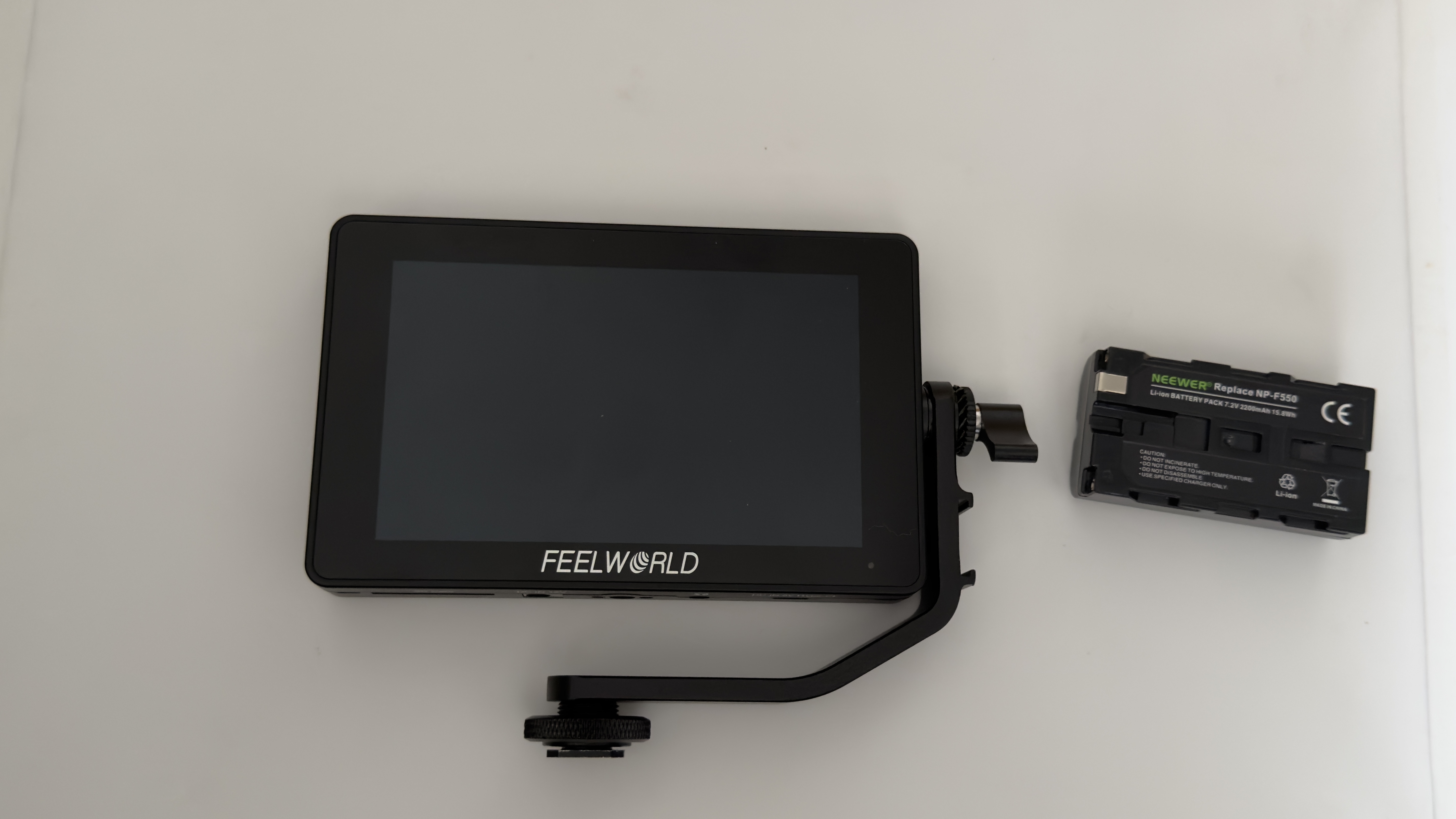 Feelworld f6-plus 5.5” colour field monitor 