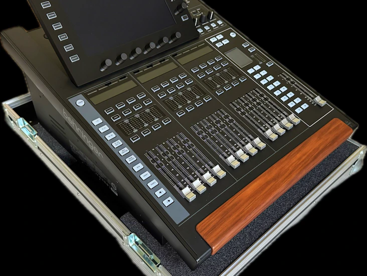 Behringer wing compact digital sound desk mixer console with dante card (x32 successor)