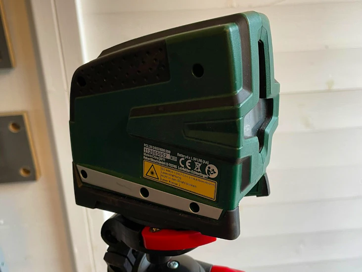 Krysslaser med stativ