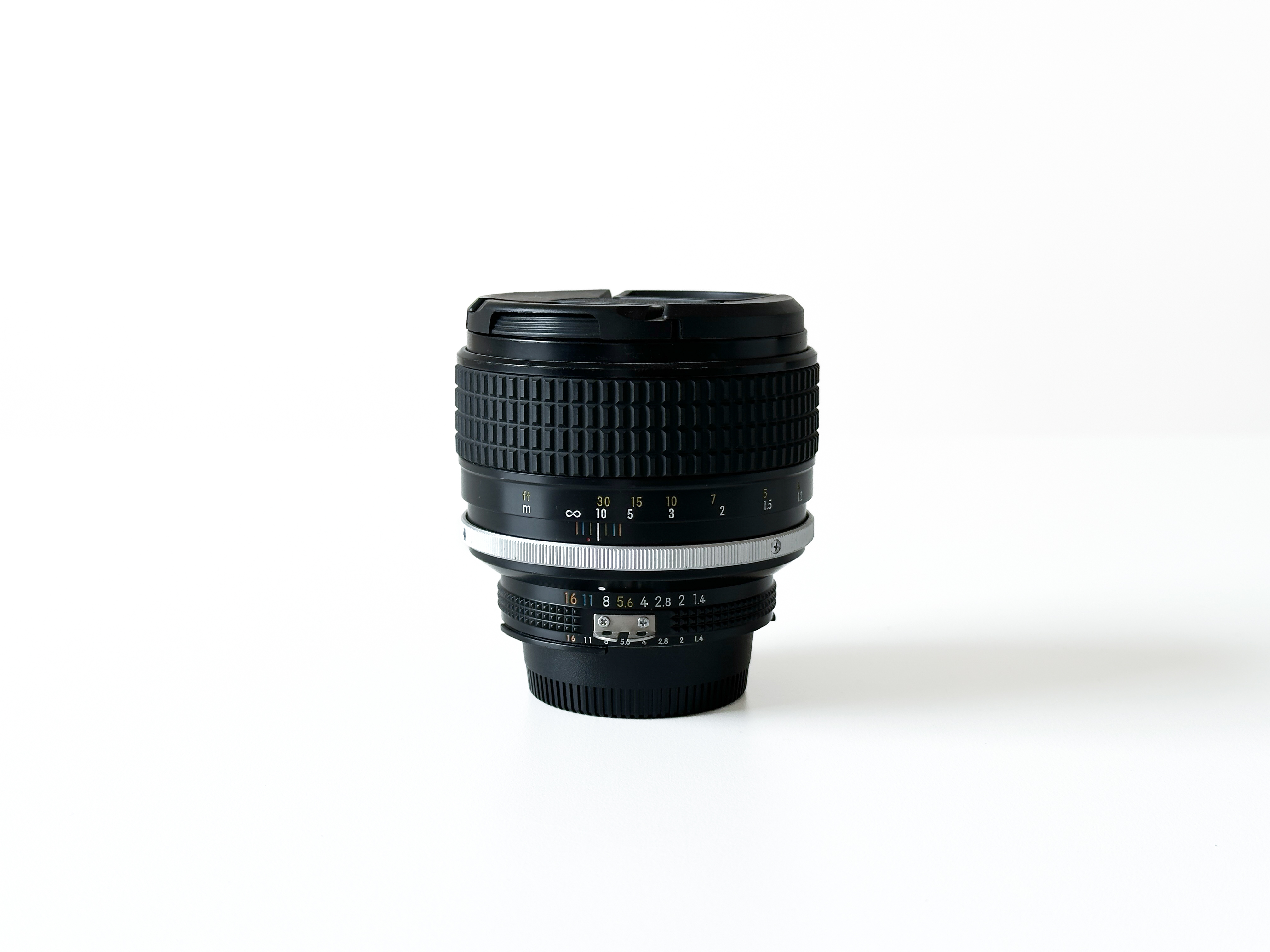 Nikon ai-s 85mm f/1.4 lens (nikon fm3a)