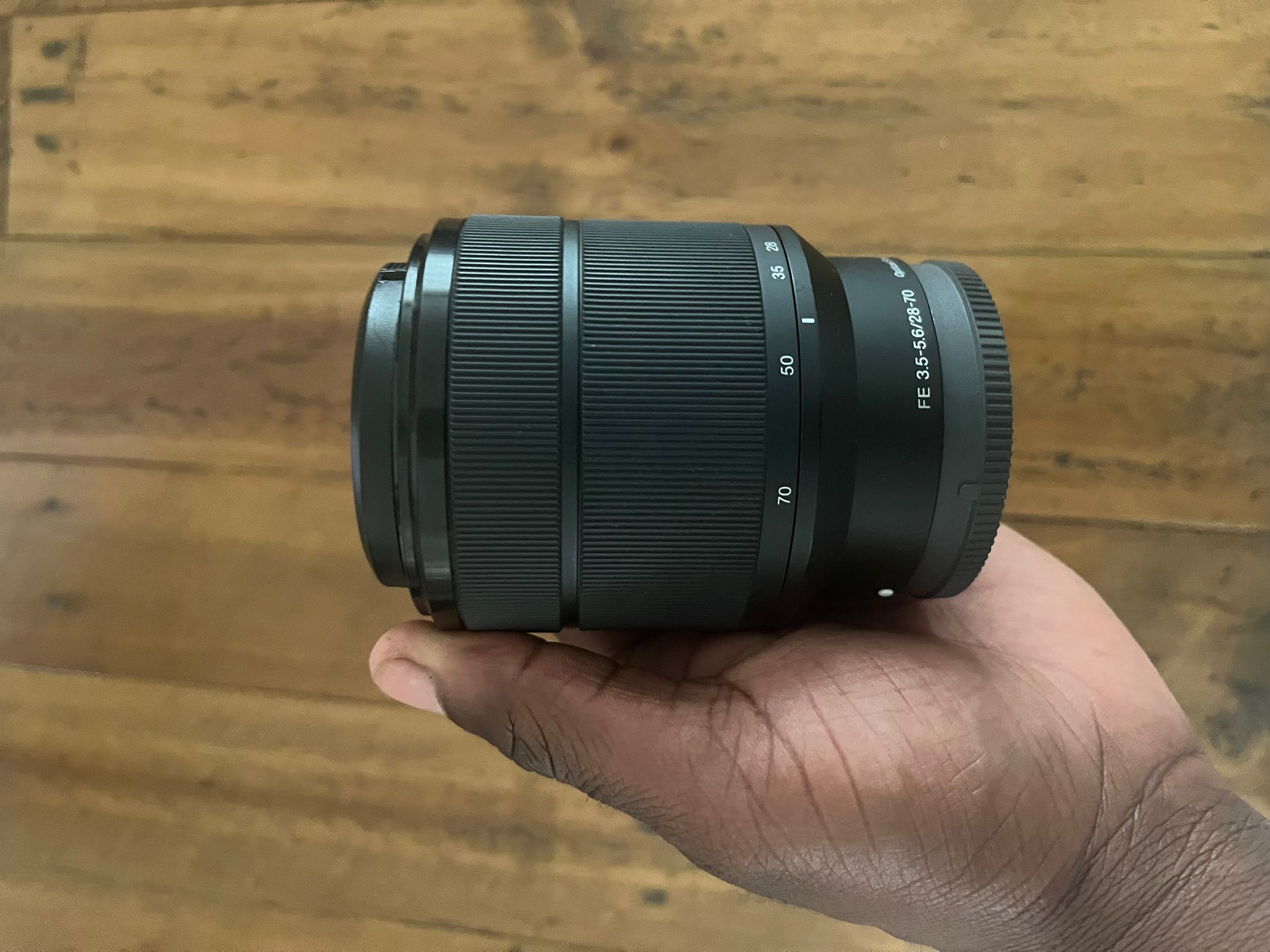  sony fe 28-70mm  zoom lens