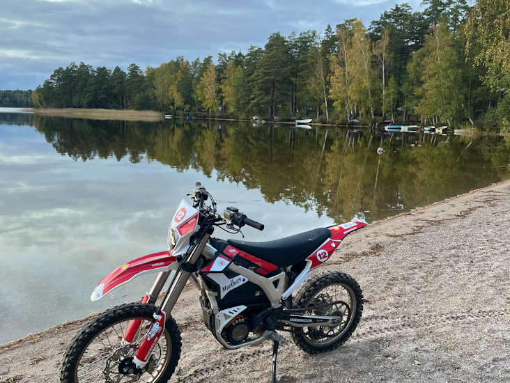 El motorcykel mc surron storm bee f cross enduro