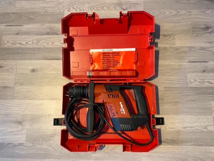 Hilti slagborrmaskin inklusive borrsats