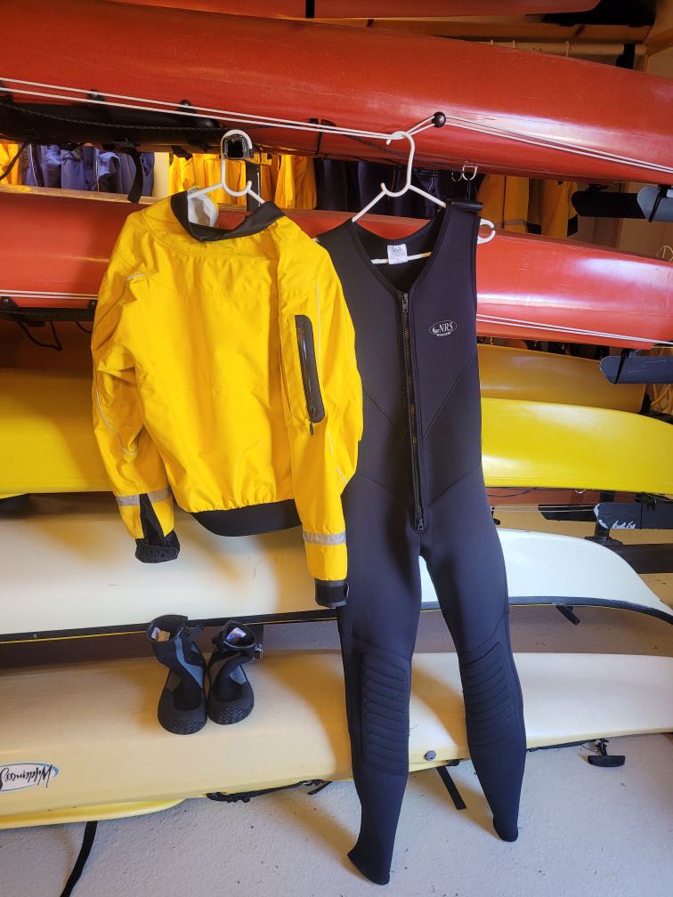 Padlebekledning til utleie (jakke, våtdrakt og sko)