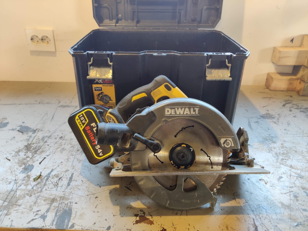 Dewalt flexvolt sirkelsag dcs575 i tstak
