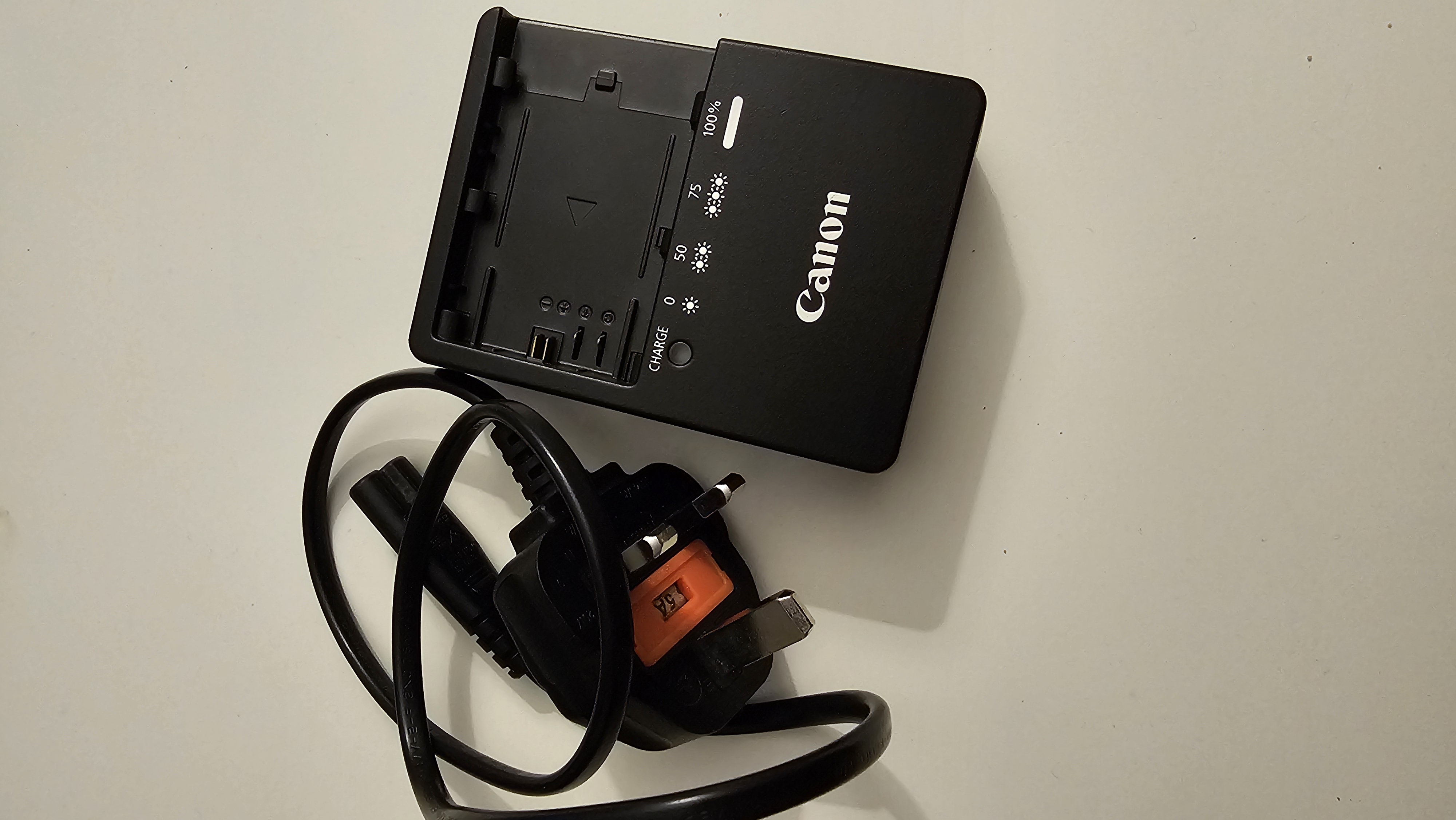 Canon battery charger lc-e6e