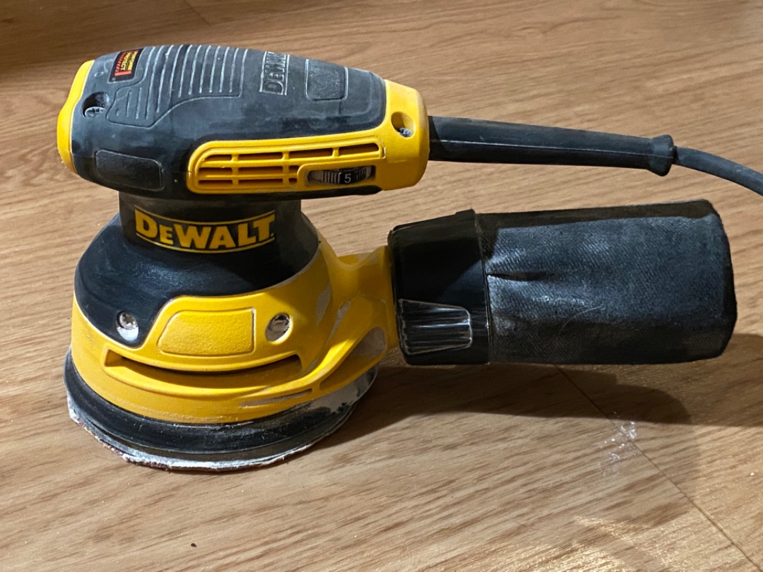 Dewalt slipmaskin inkl slippapper