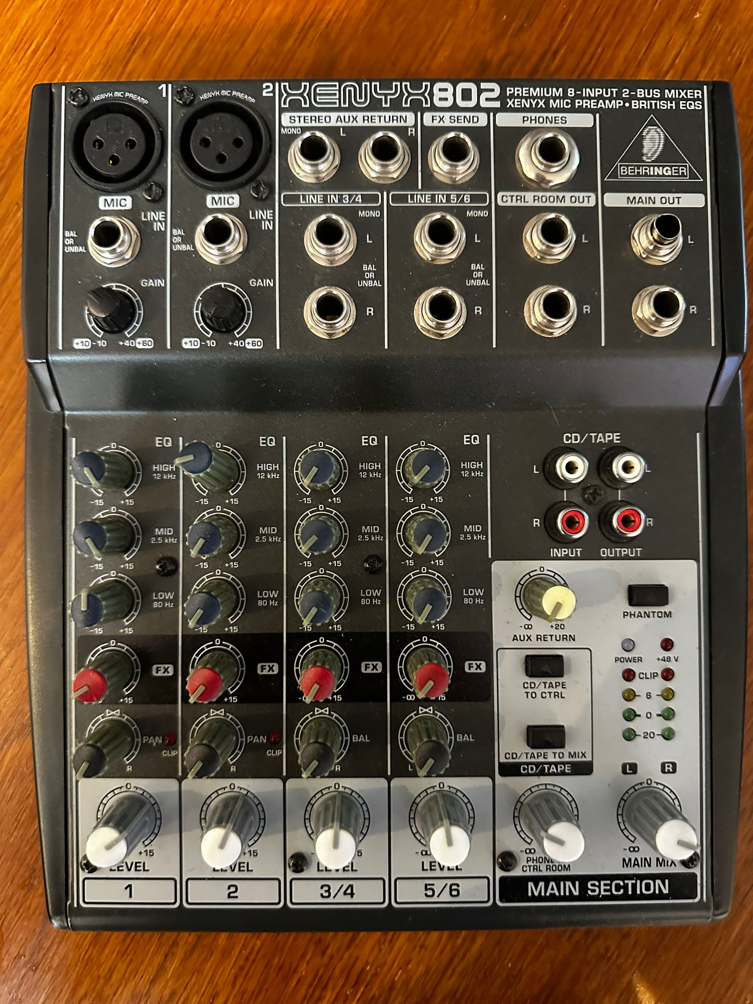 Behringer xenyx 802 - 8-input compact audio mixer
