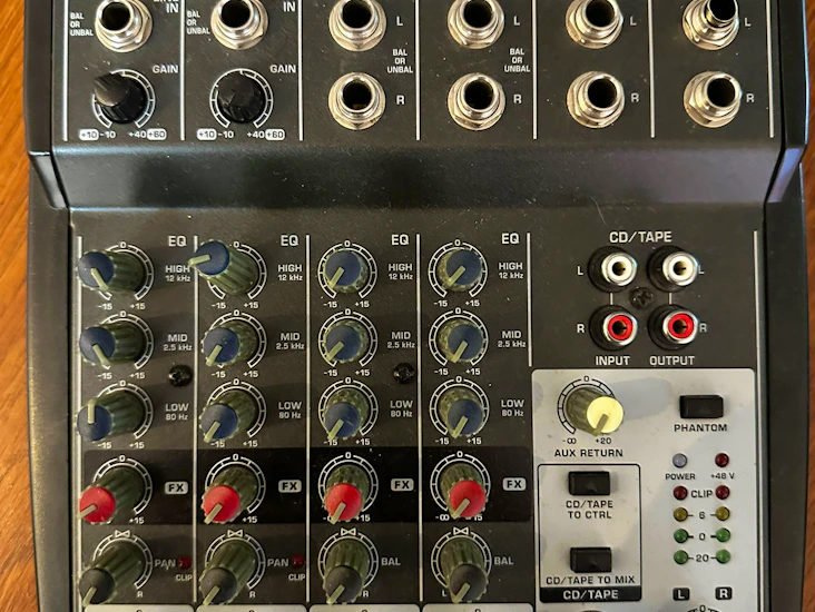 Behringer xenyx 802 - 8-input compact audio mixer