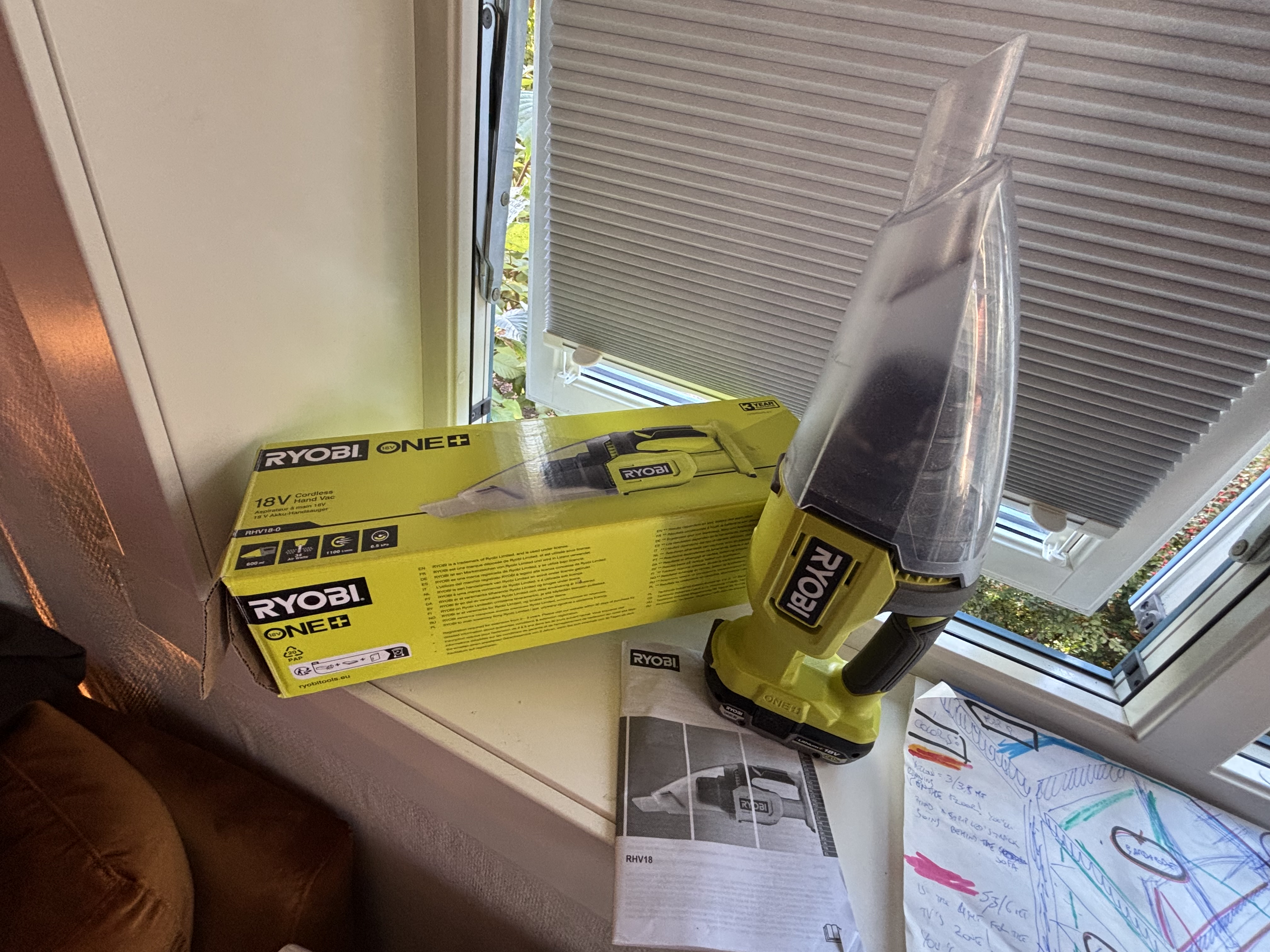 Ryobi 18v one+ håndstøvsuger – perfekt for bil og verksted (inkl. manual)