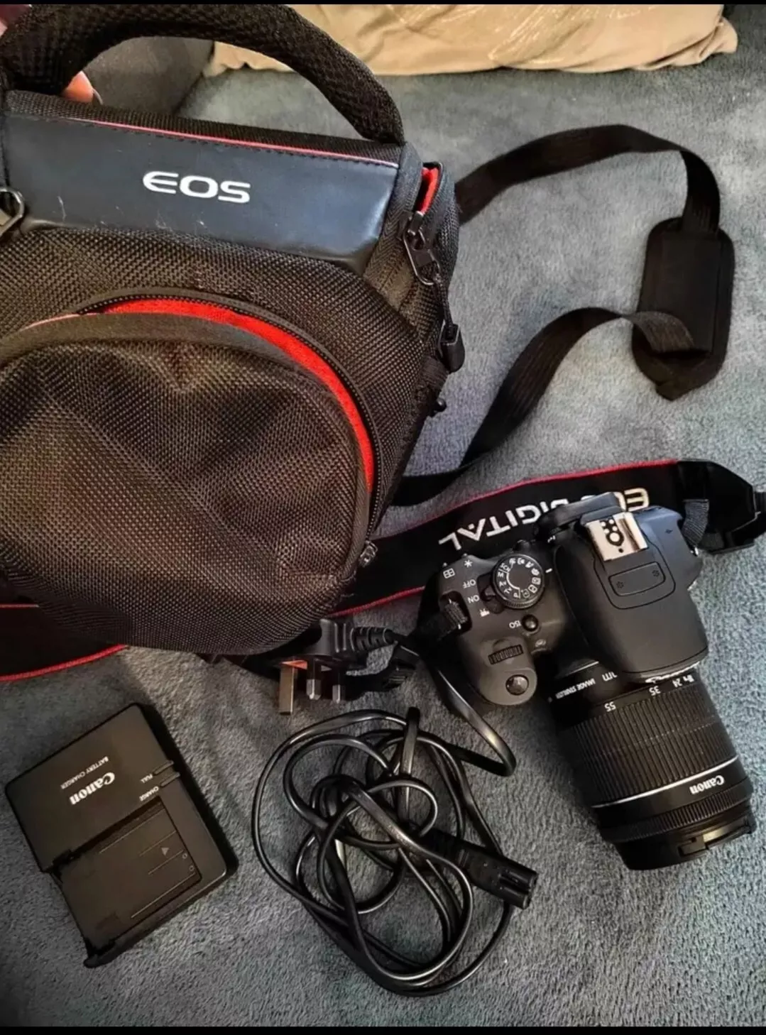 Canon eos 700d dslr camera + ef-s 18-55mm f/3.5-5.6 is stm lens