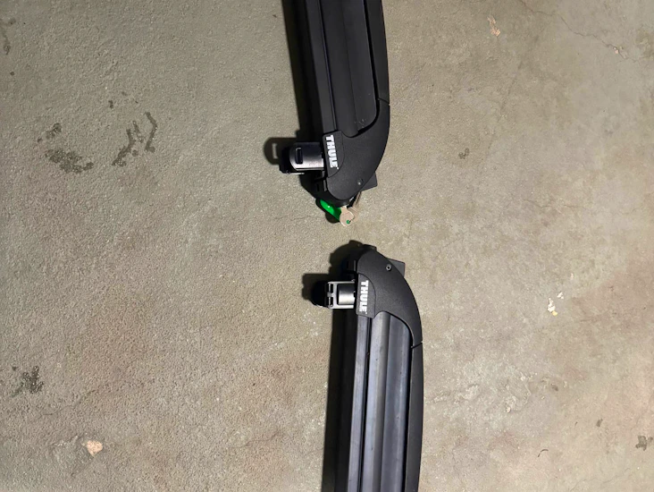 Thule snowpro 746 – skidhållare för 4 par skidor, passar fyrkantiga takräcke