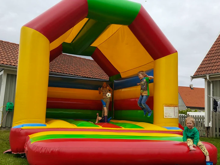 Hoppborg uthyres - färgborgen