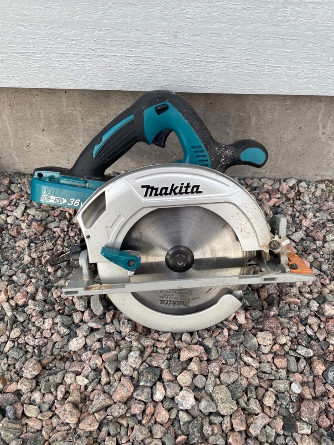 Makita cirkelsåg med dubbla batteri