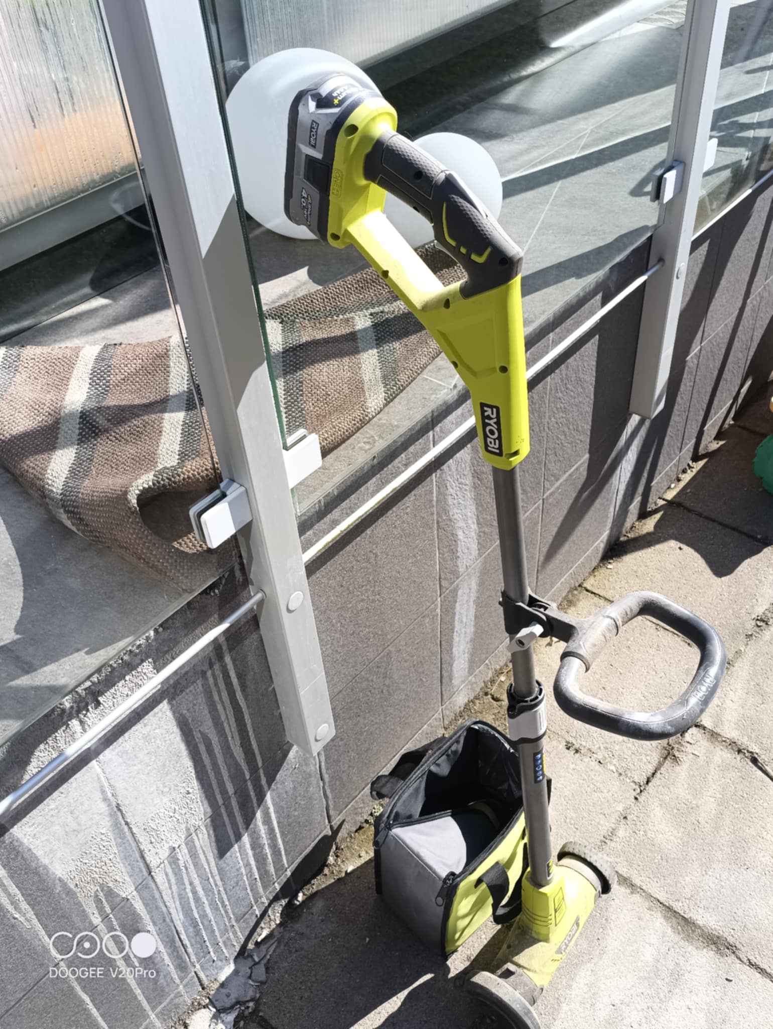 Ryobi batteridriven plattrensare