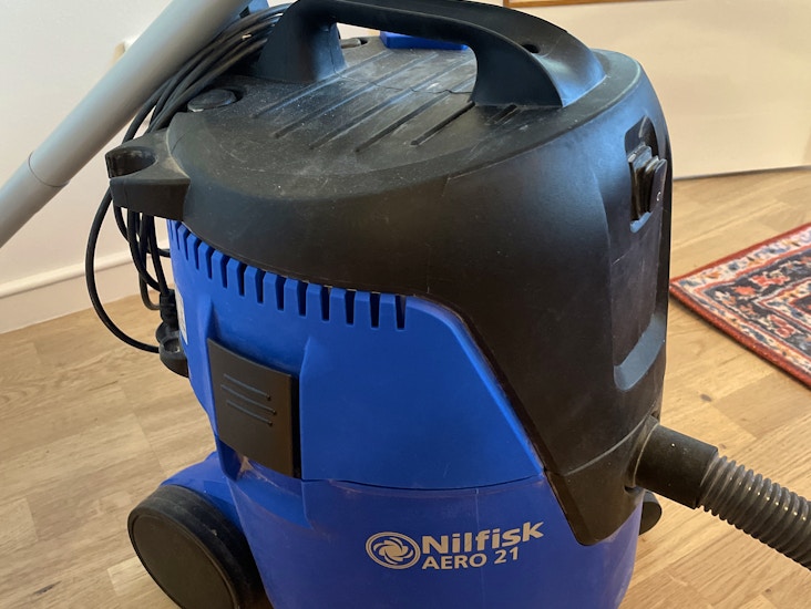 Nilfisk märkä/kuivaimuri 20l säiliöllä ja pölypussilla