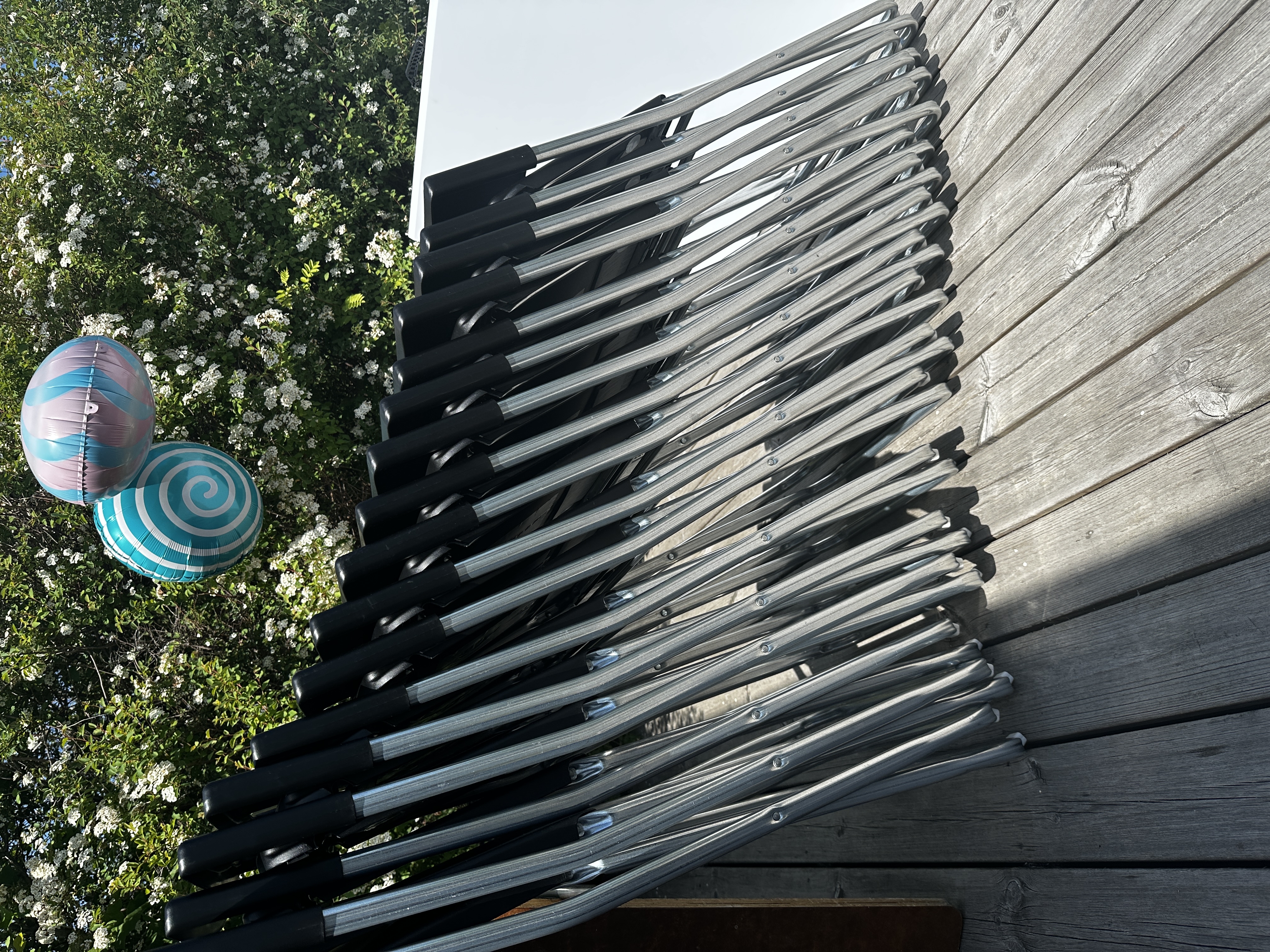 Hopfällbara bord och klappstolar