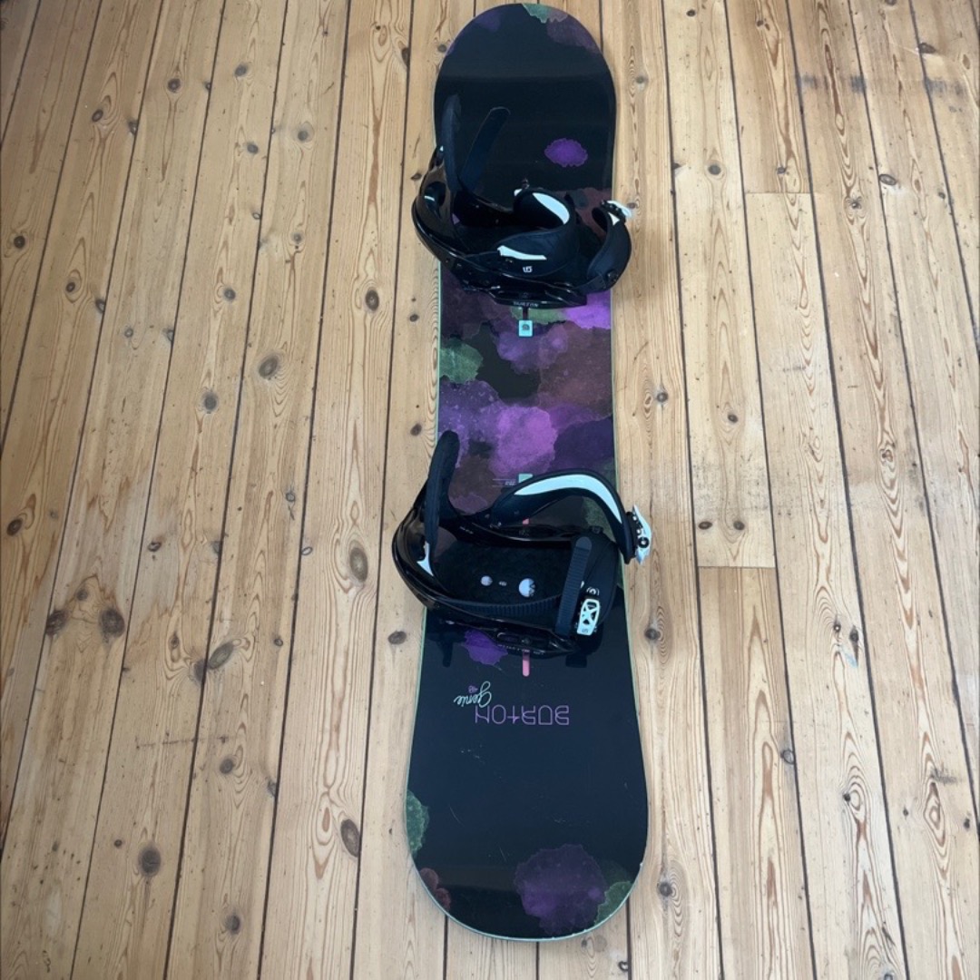 Burton genie 140 snowboard with binding