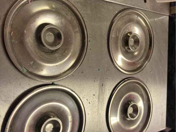 Tjäna pengar med våran ambulerande sockervadds maskin på hjul