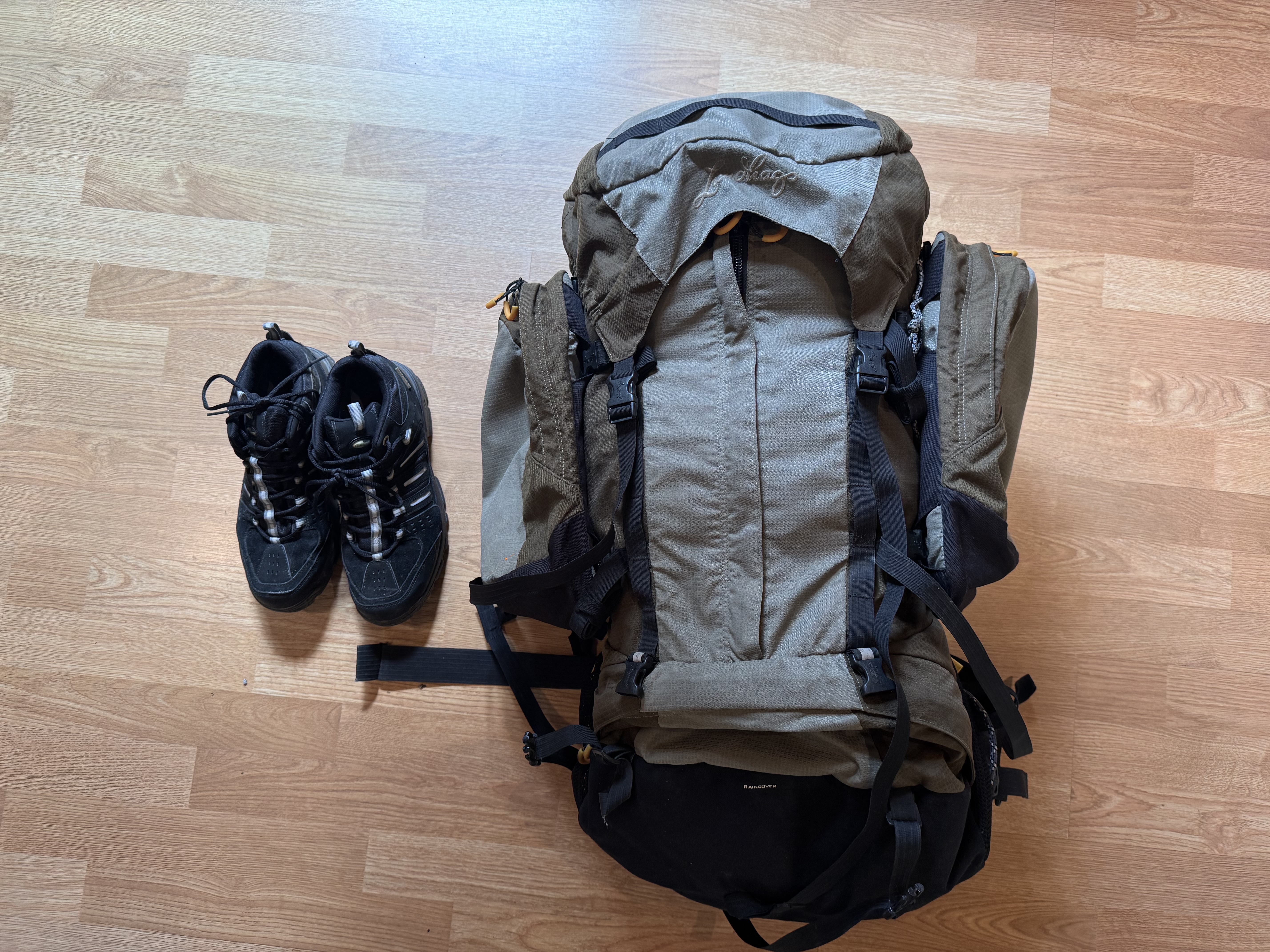 Vandringsväska 70l + skor 43.5