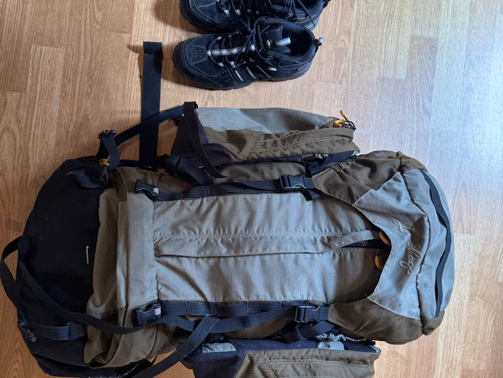 Vandringsväska 70l + skor 43.5