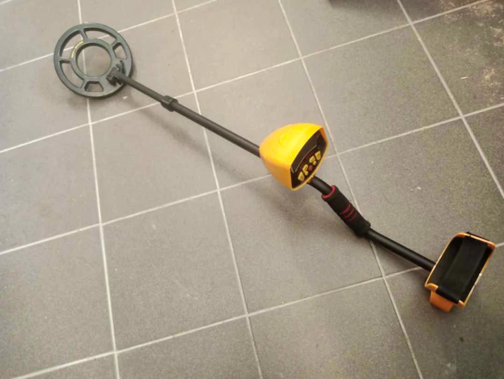 Metaldetector hittar nycklar o mobiler mm.