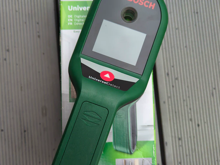 Multidetektor - detekterer tre, metall og kabler