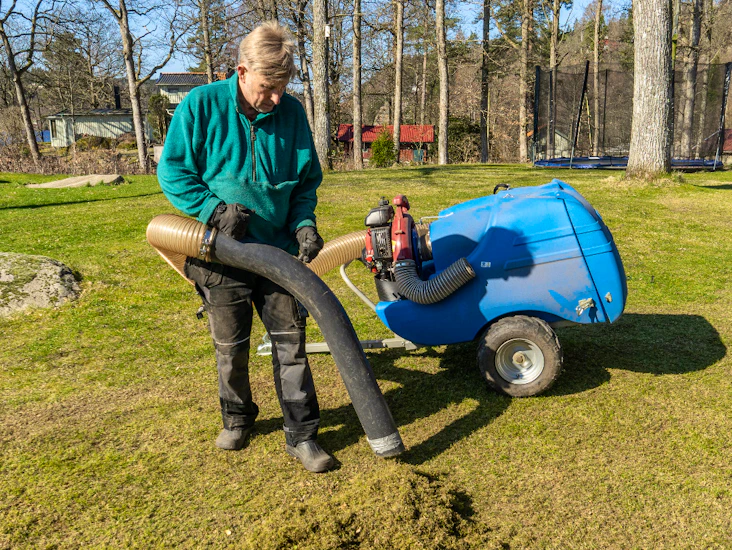 Kraftig dammsugare för trädgård