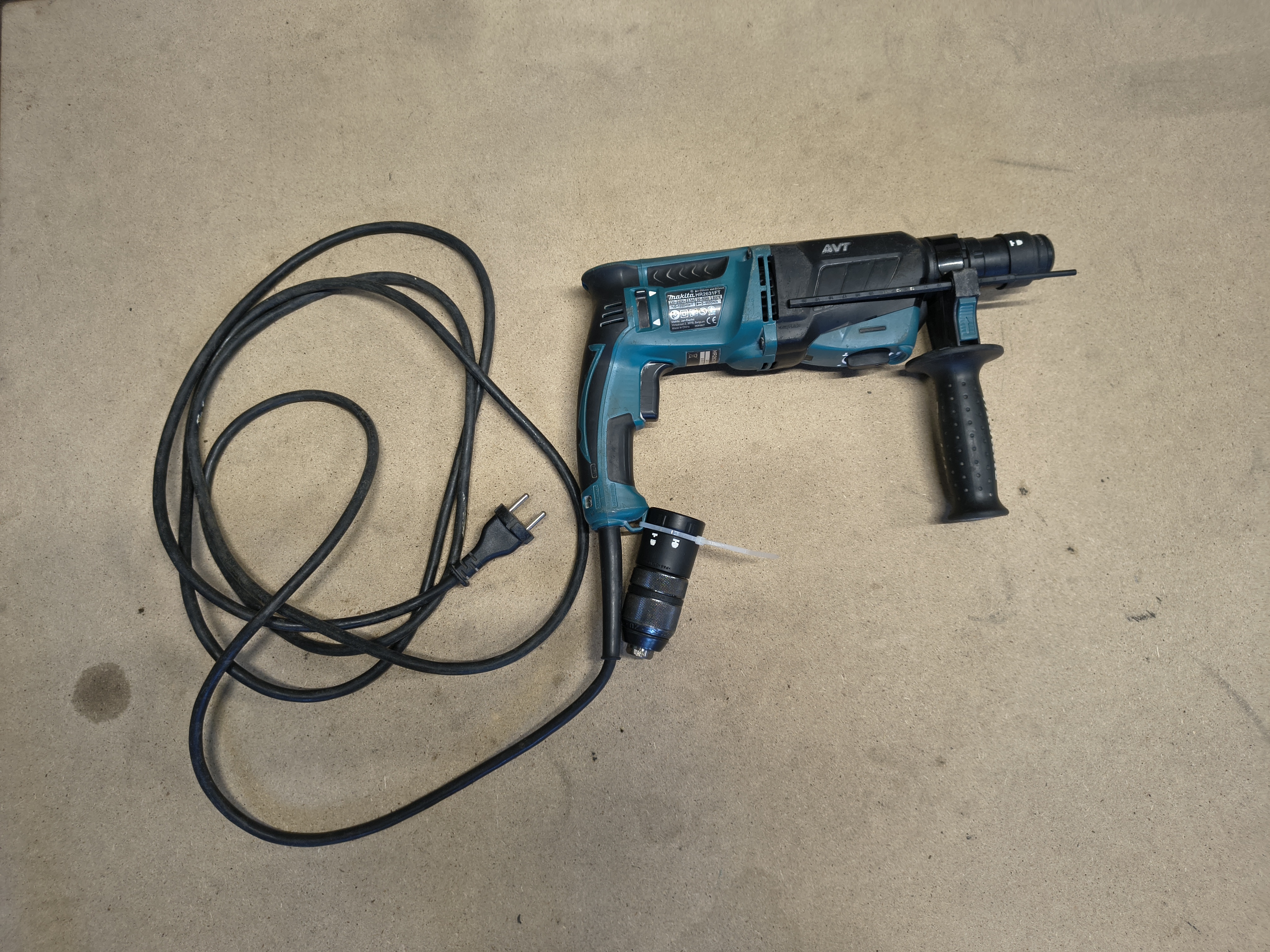 Makita hr2631ftj – 3-toiminen poravasara + vaihtoistukka