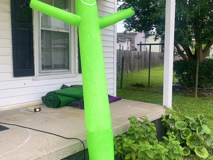 Inflatable tube man