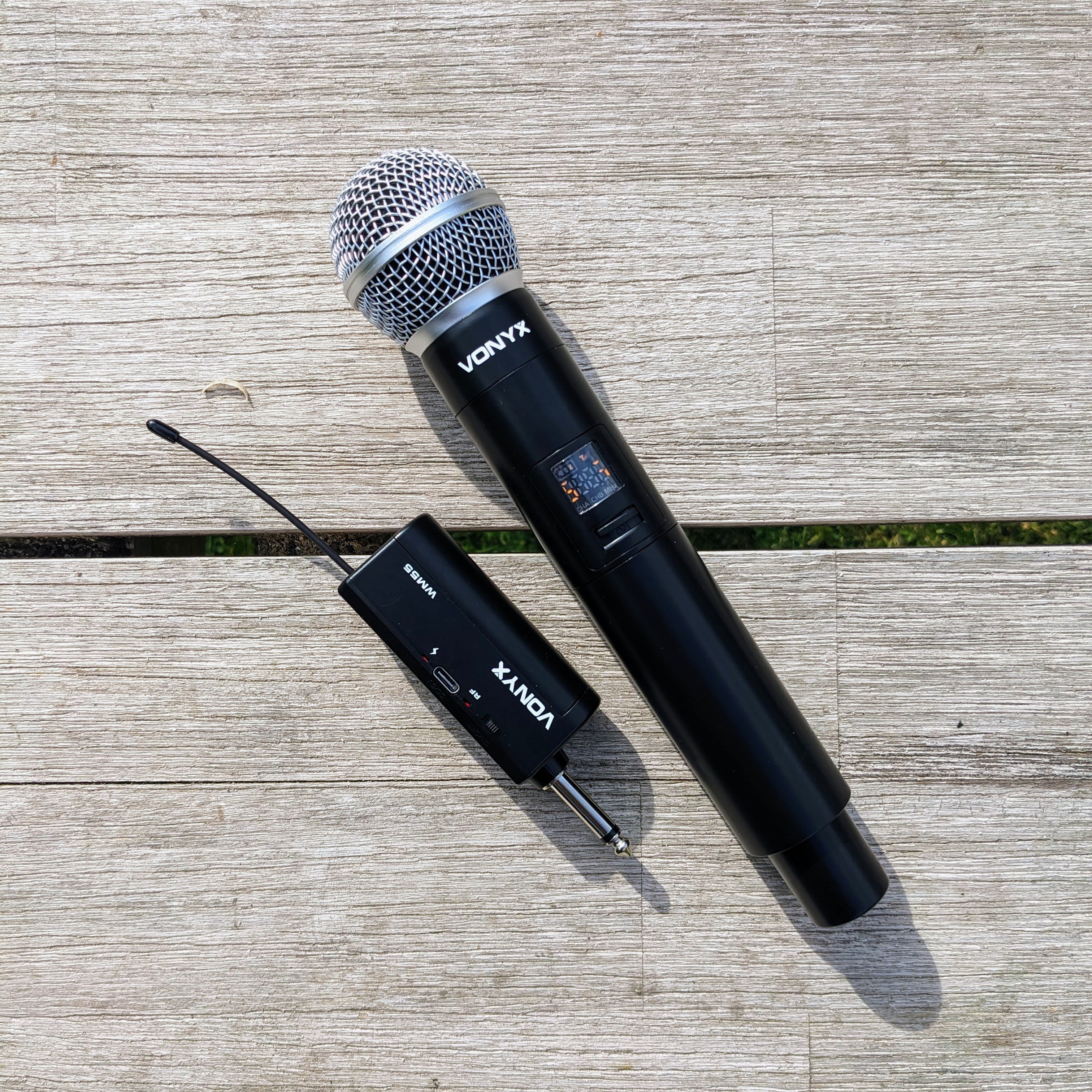 Easy-to-use handheld wireless microphone – vonyx wm55 uhf