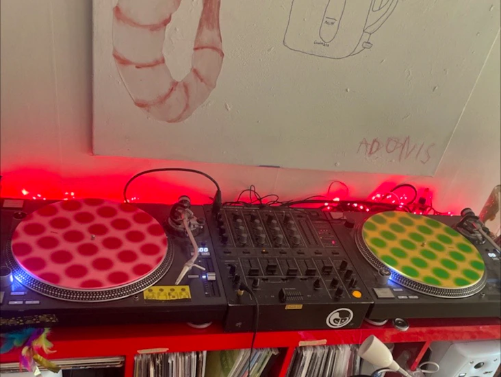 Reeloop skivspelare och mixer