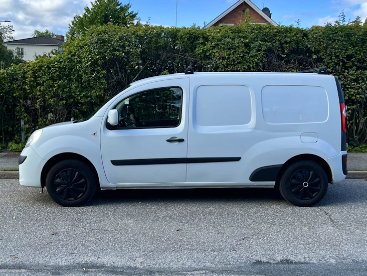 Nya vinterdäck på – manuell – 50 km ingår – b-körkort räcker